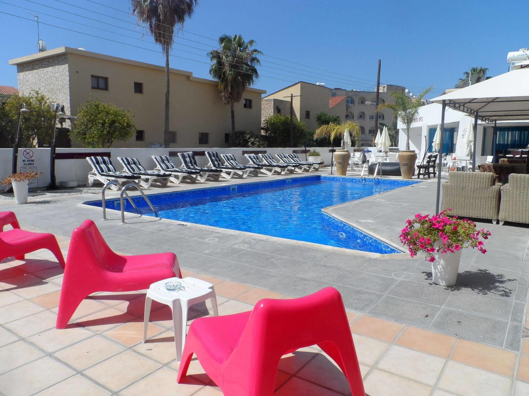 The Palms Hotel Apartments Limassol Exterior photo