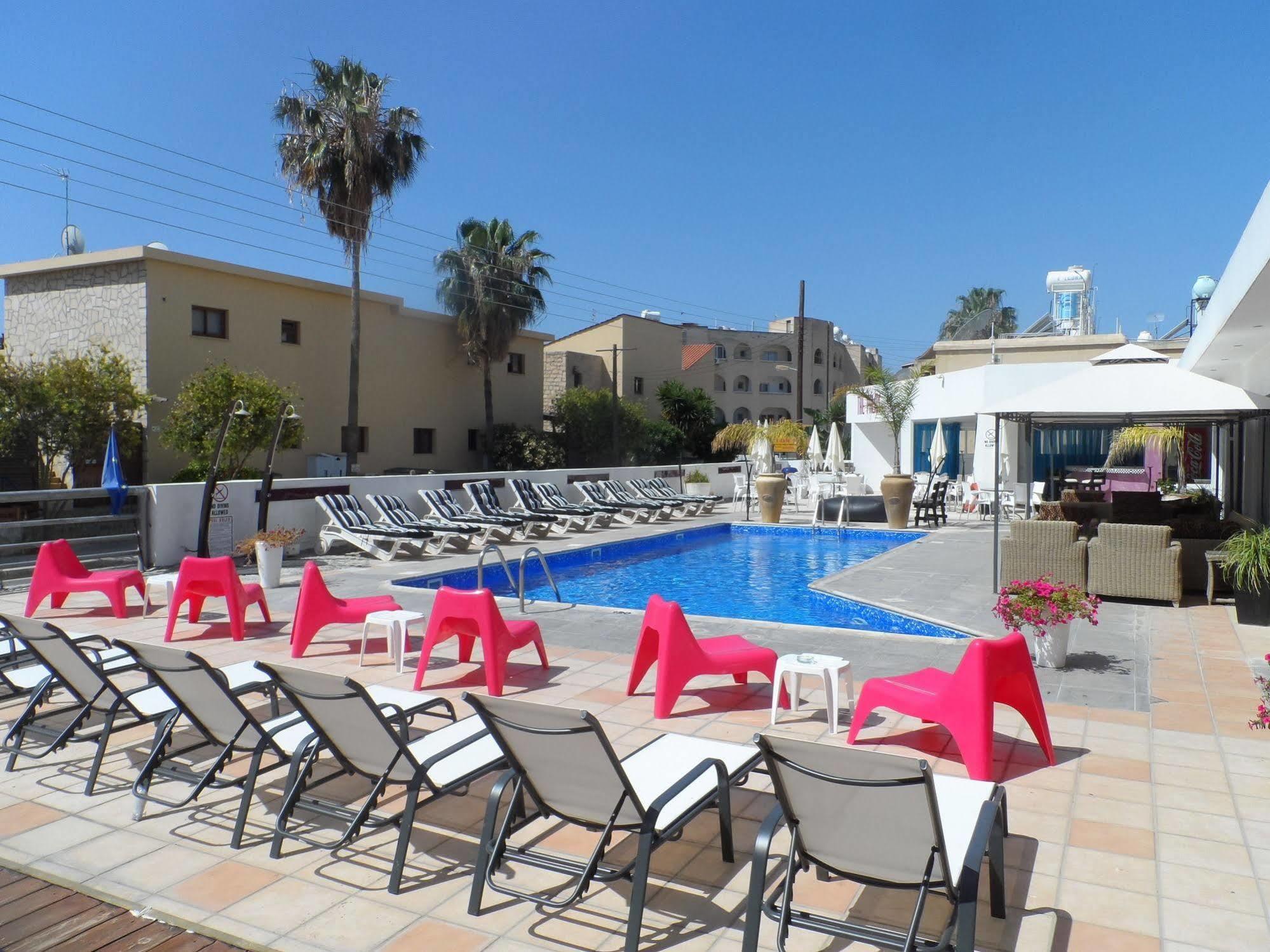 The Palms Hotel Apartments Limassol Exterior photo