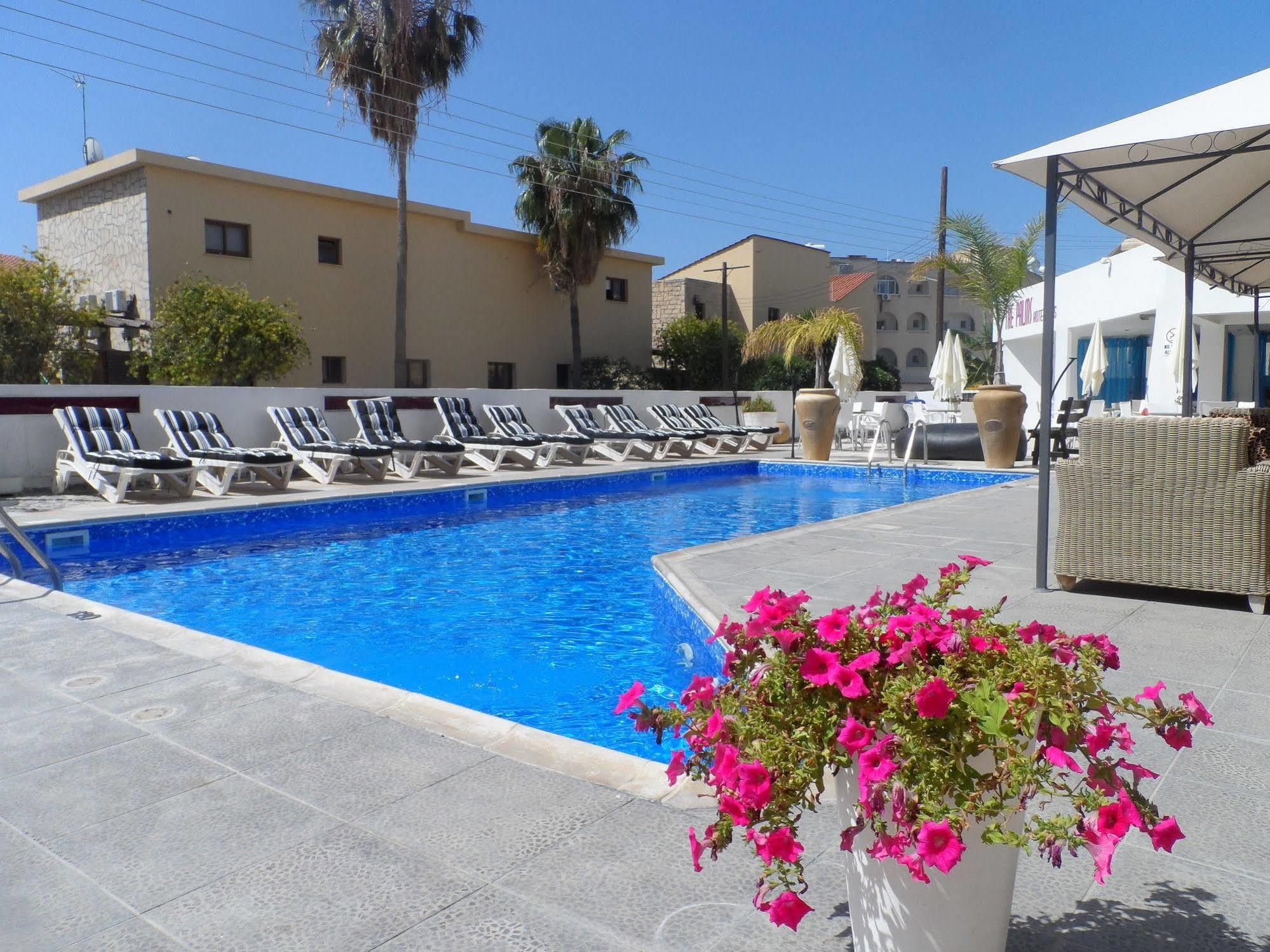 The Palms Hotel Apartments Limassol Exterior photo