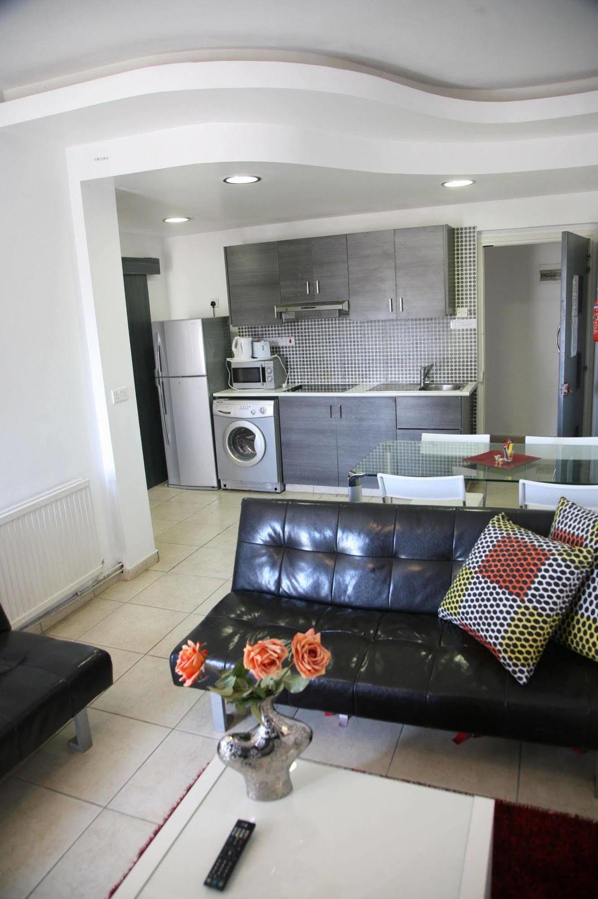 The Palms Hotel Apartments Limassol Exterior photo