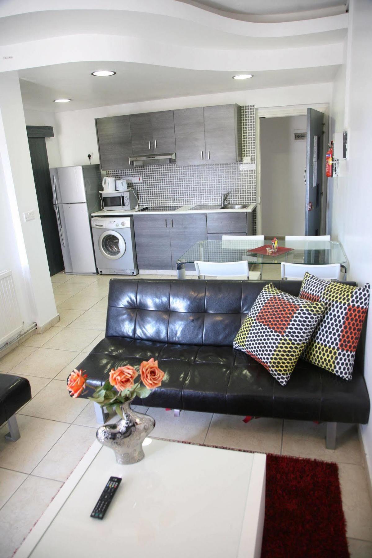 The Palms Hotel Apartments Limassol Exterior photo